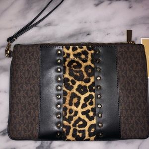 NEVER WORN - Michael Kors Jet Set Large Zip Pouch